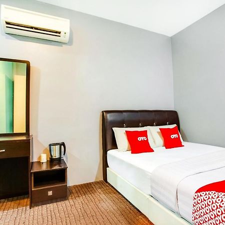 Oyo 89652 P Line Hotel Johor Bahru Exterior photo