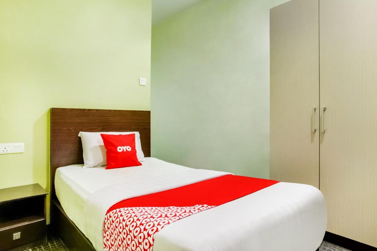 Oyo 89652 P Line Hotel Johor Bahru Exterior photo