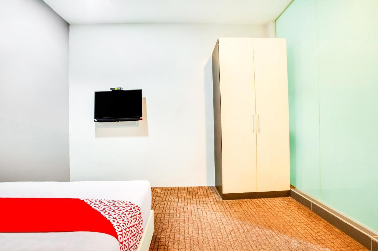 Oyo 89652 P Line Hotel Johor Bahru Exterior photo