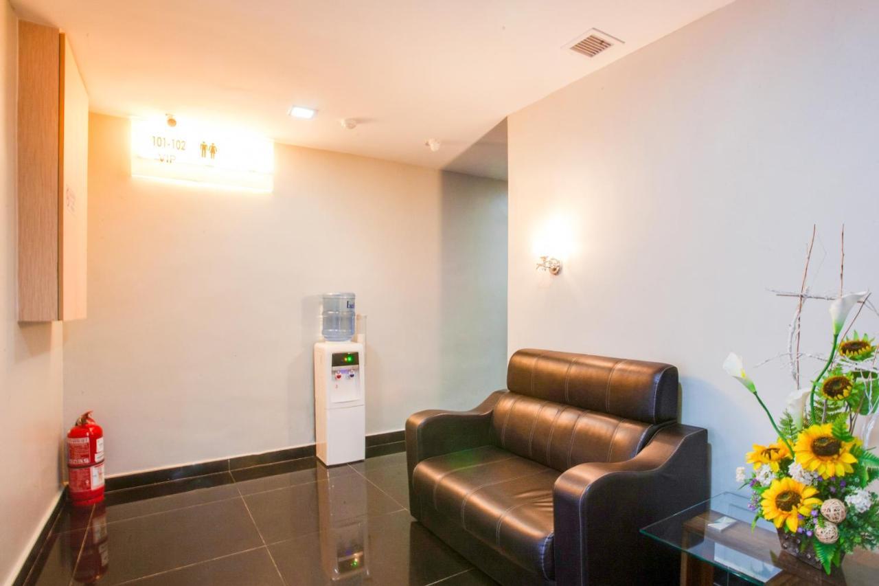 Oyo 89652 P Line Hotel Johor Bahru Exterior photo