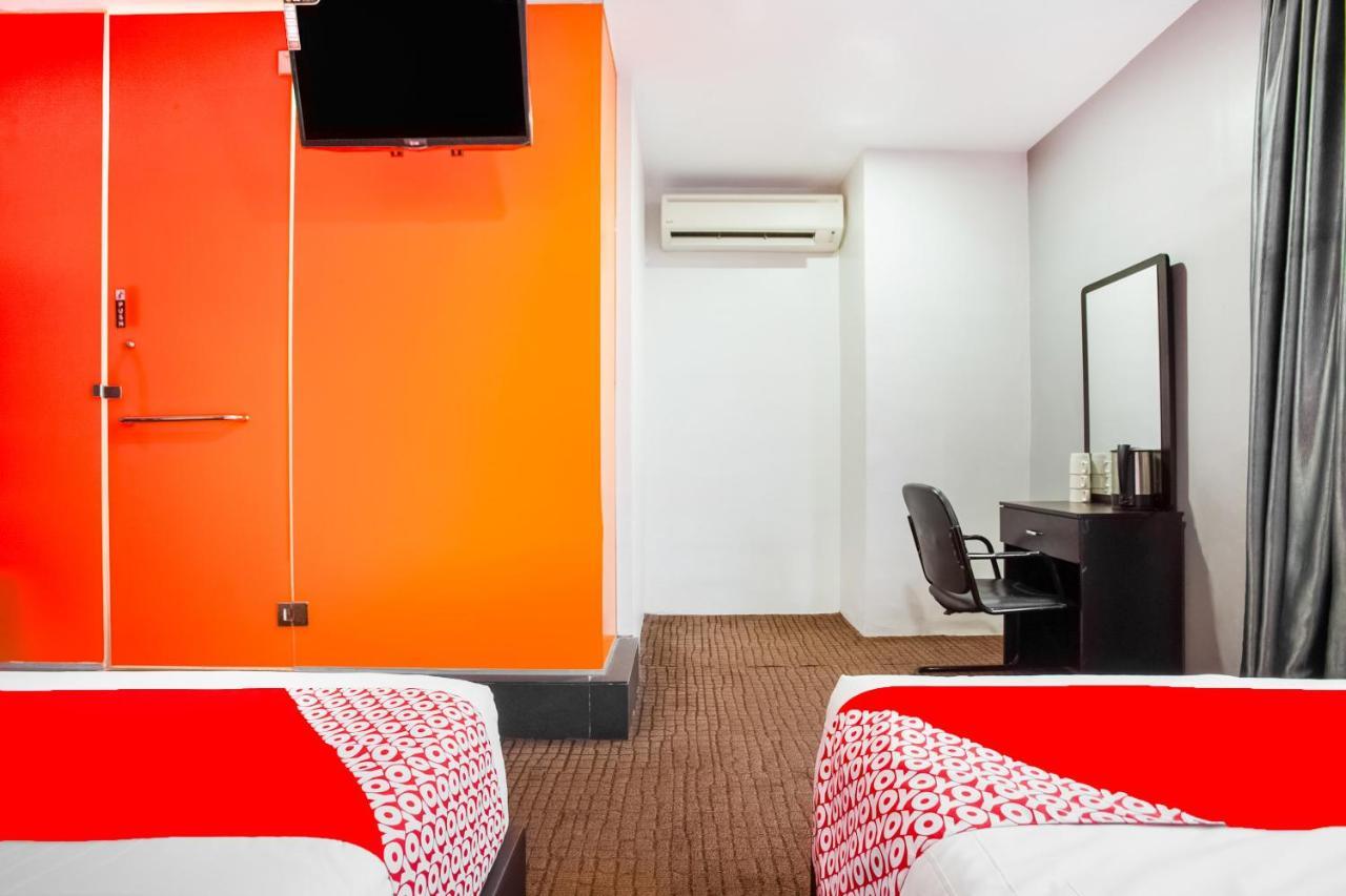 Oyo 89652 P Line Hotel Johor Bahru Exterior photo