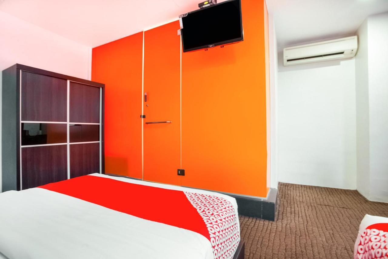 Oyo 89652 P Line Hotel Johor Bahru Exterior photo