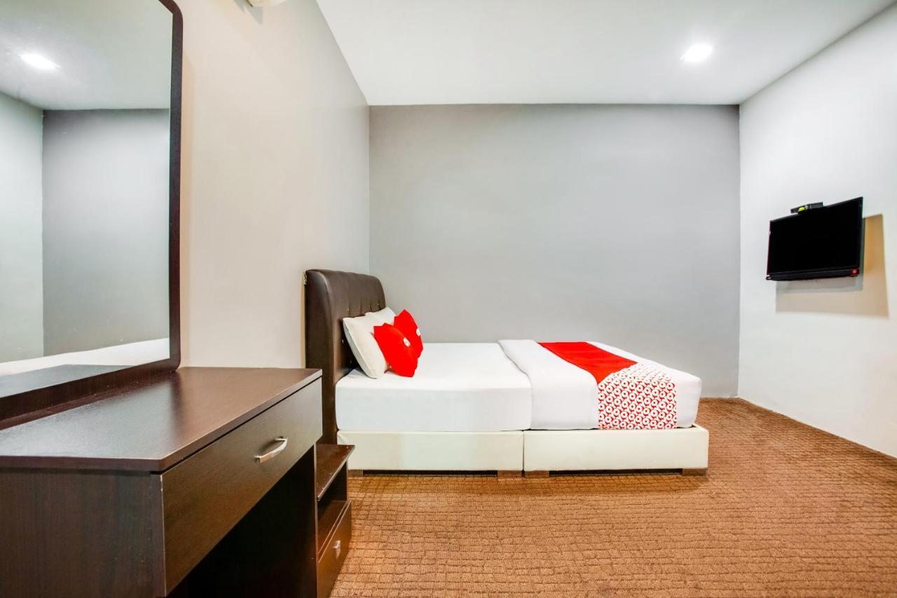 Oyo 89652 P Line Hotel Johor Bahru Exterior photo