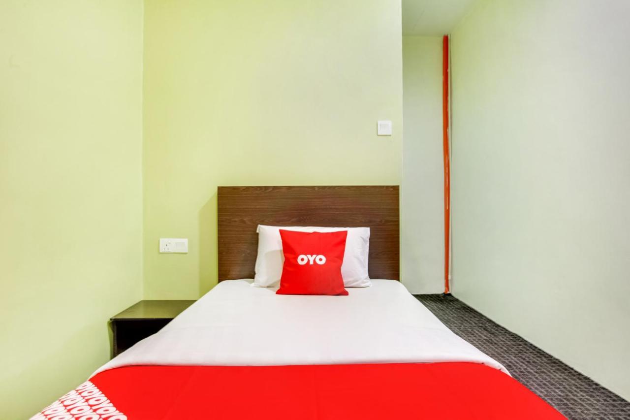 Oyo 89652 P Line Hotel Johor Bahru Exterior photo