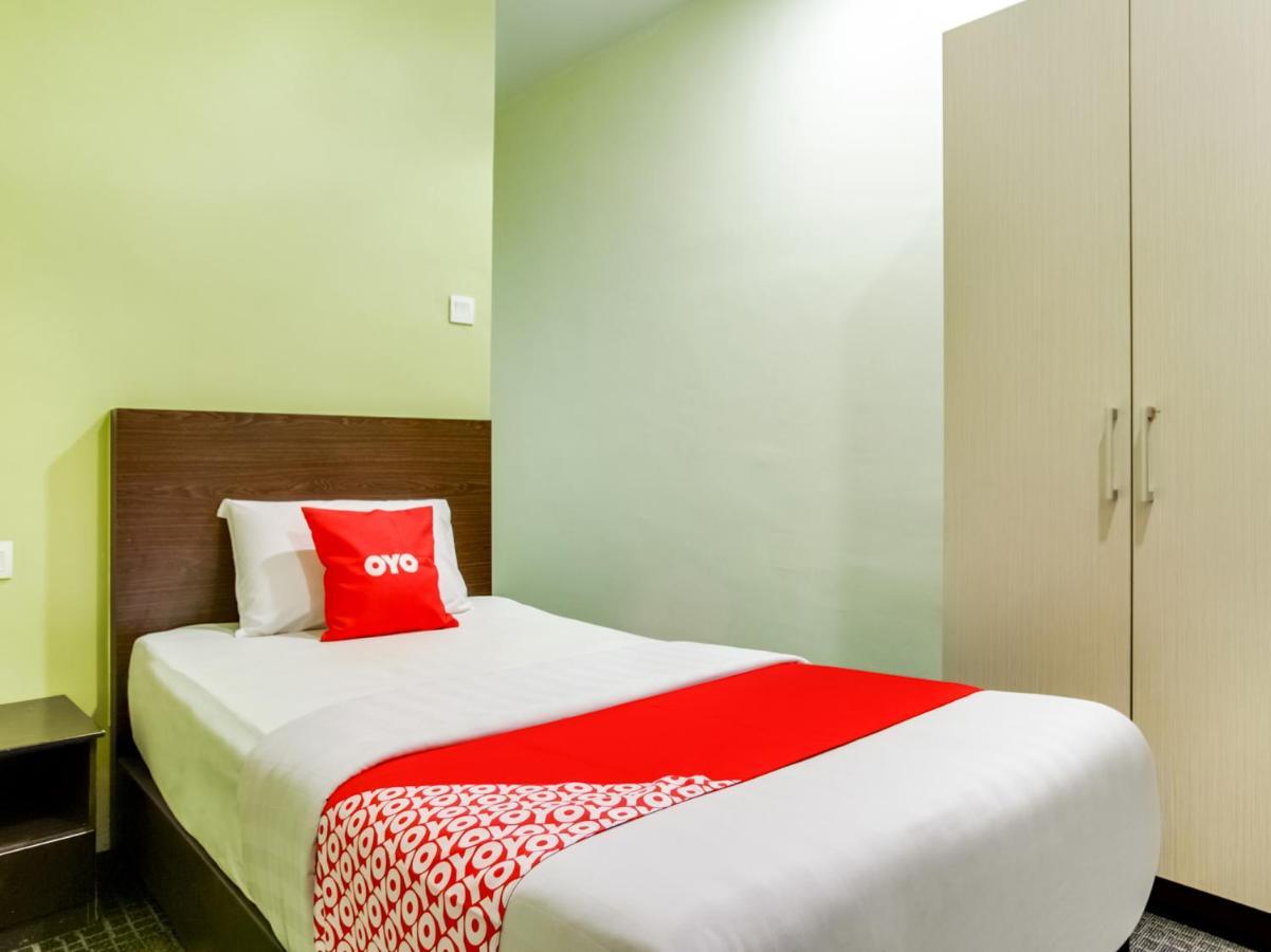 Oyo 89652 P Line Hotel Johor Bahru Exterior photo