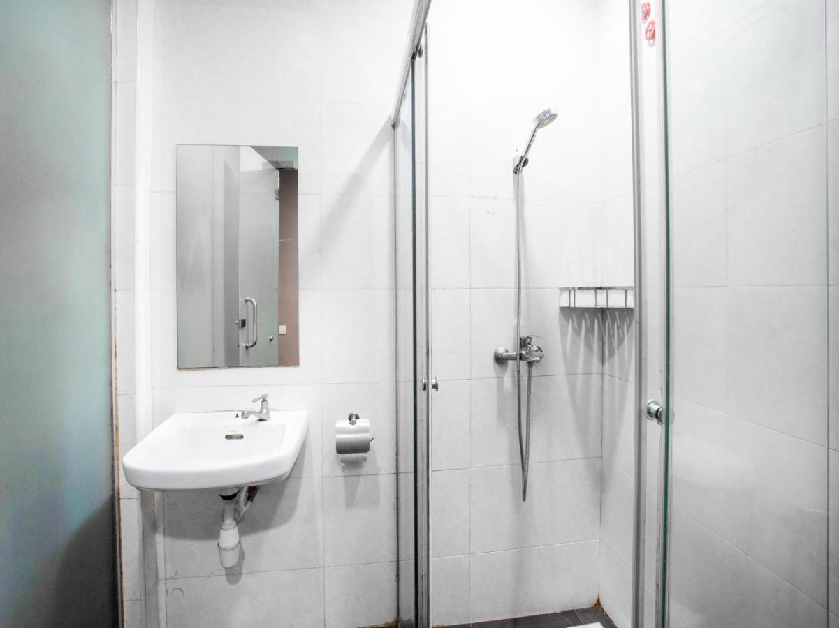 Oyo 89652 P Line Hotel Johor Bahru Exterior photo